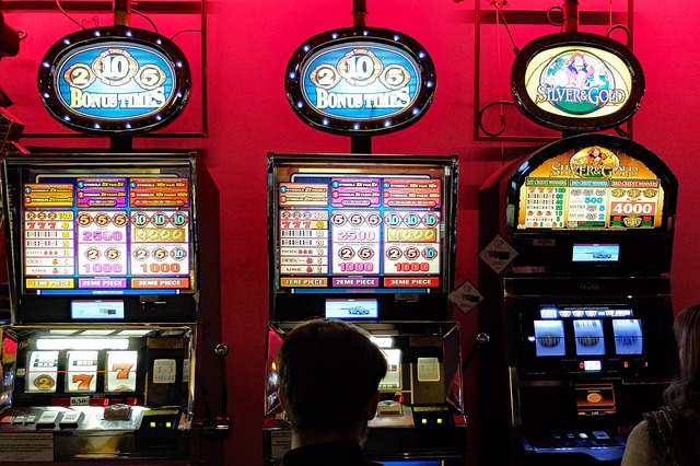 La psicología de las máquinas tragamonedas: cómo los casinos enganchan a los jugadores